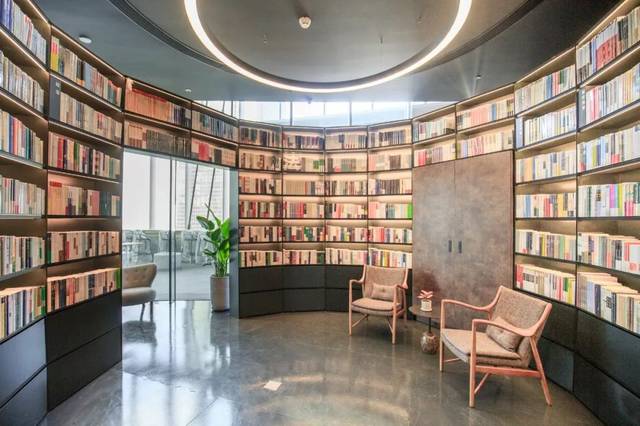 朵云书院闪耀上海之巅 239米高空，图书出租新模式点亮城市文化灯塔